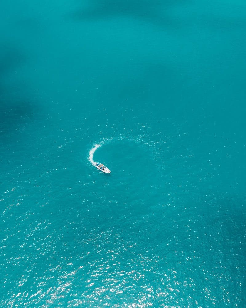 Circling boat to go fishing