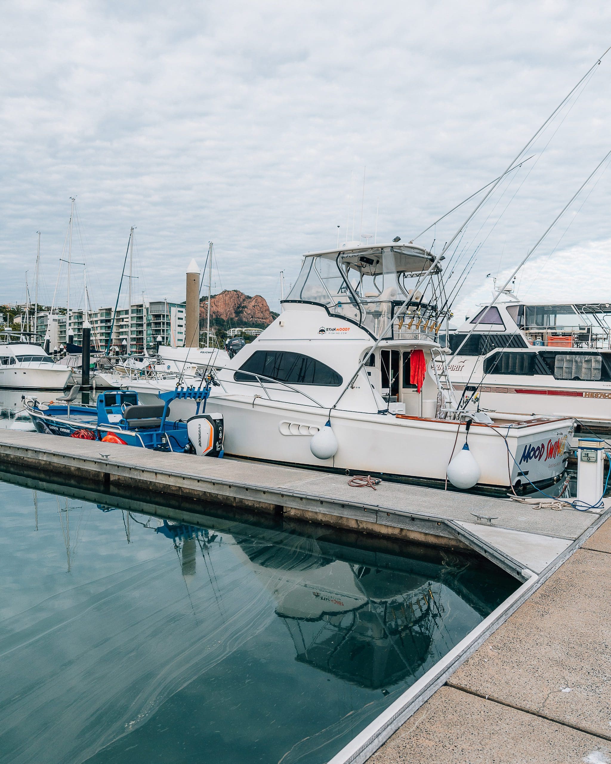 Marina Townsville SunkenBoat-06174